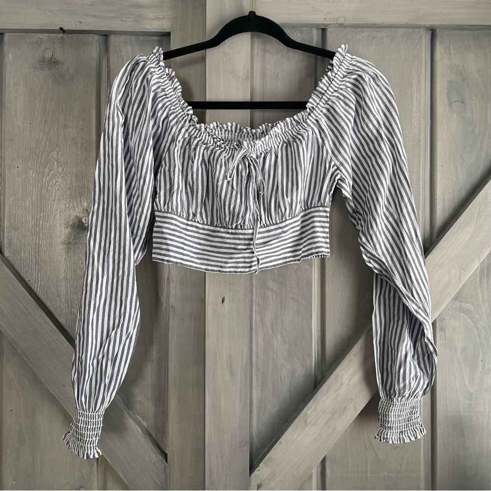 Aerie Crop seersucker striped peasant top navy and white size XS